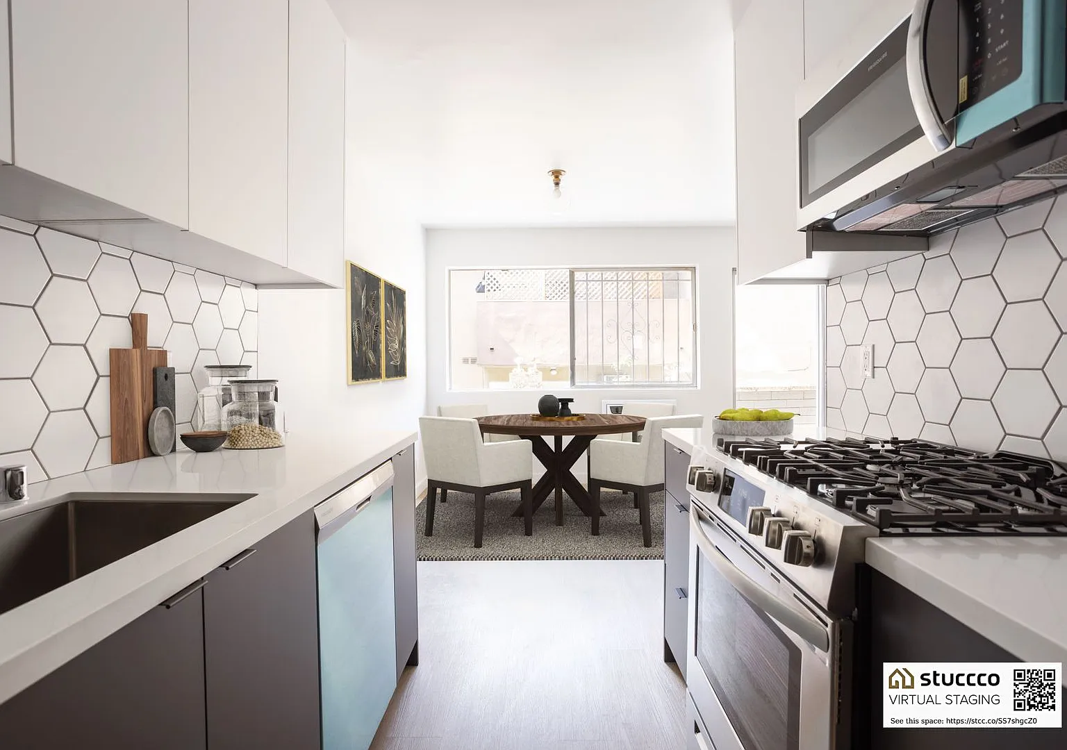 725 Hayworth Apartments — Photo 2