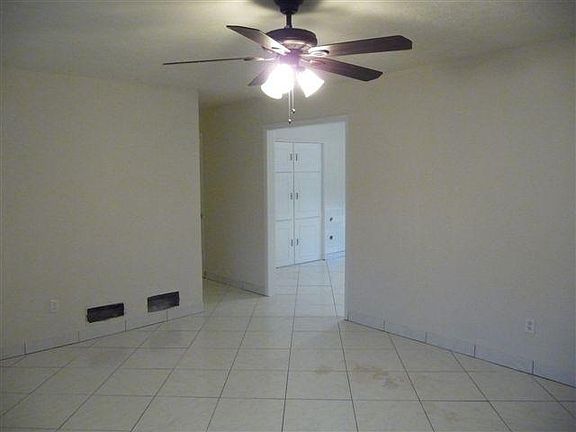 3rd image of 1749 Stratford Dr