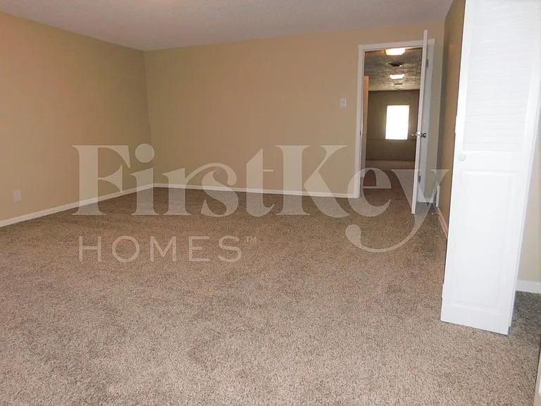 4832 Rolling Meadows Dr — Photo 13