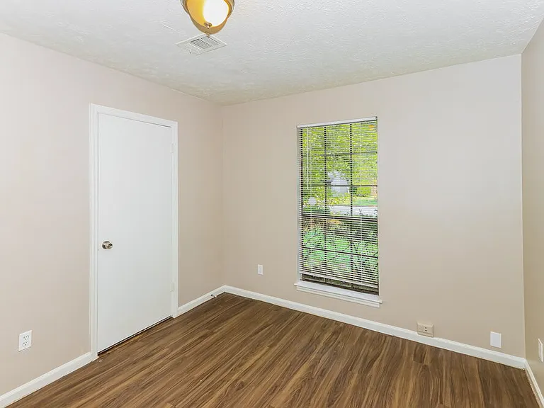 8912 Saddlewood Dr — Photo 13