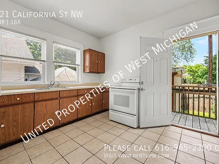 721 California St NW — Photo 8