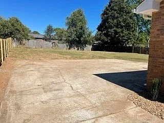 215 Kirby Dr — Photo 3