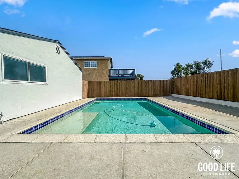 729-731 Reef Dr — Photo 22