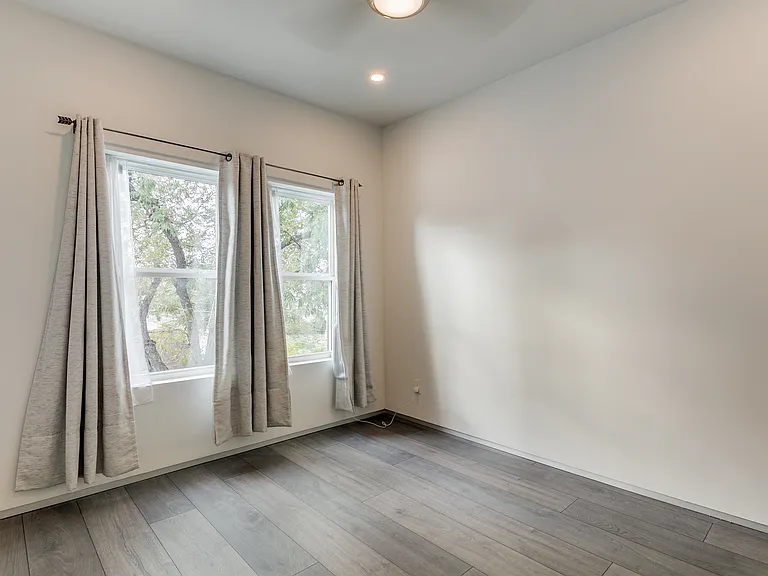 3rd Floor - Secondary Bedroom
