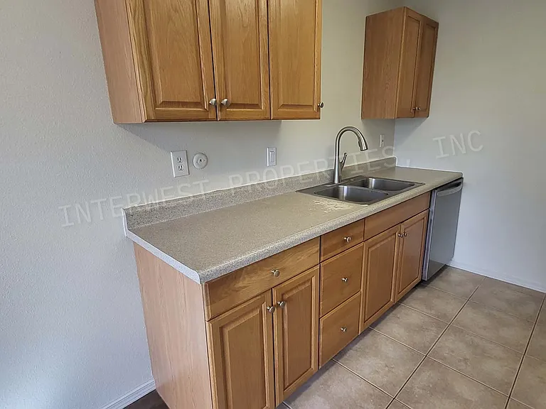 4700 Falls View Ave #8 — Photo 16