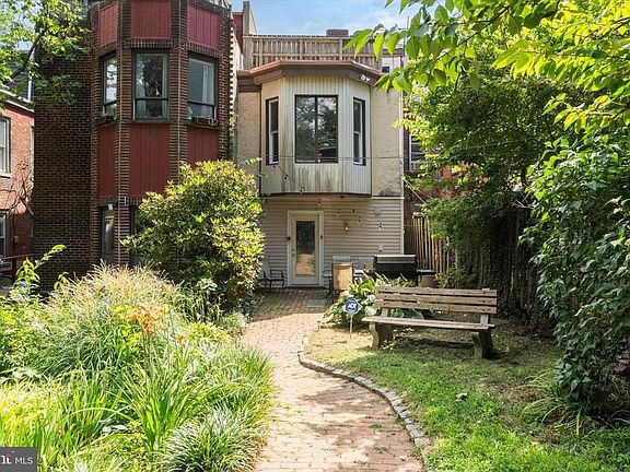 3rd image of 3725 Lancaster Ave #1