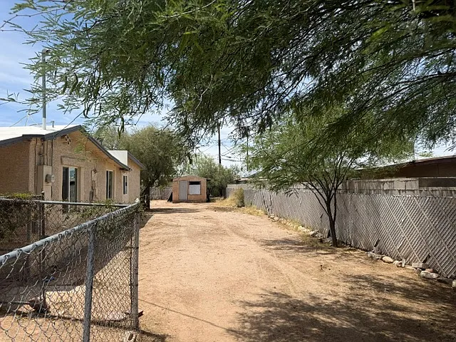 5144 S 11th Ave — Photo 3