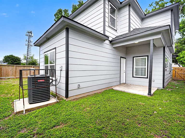 9009 Hilda St — Photo 20
