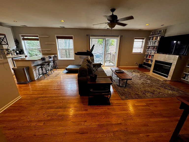 1050 W Dakin St — Photo 19