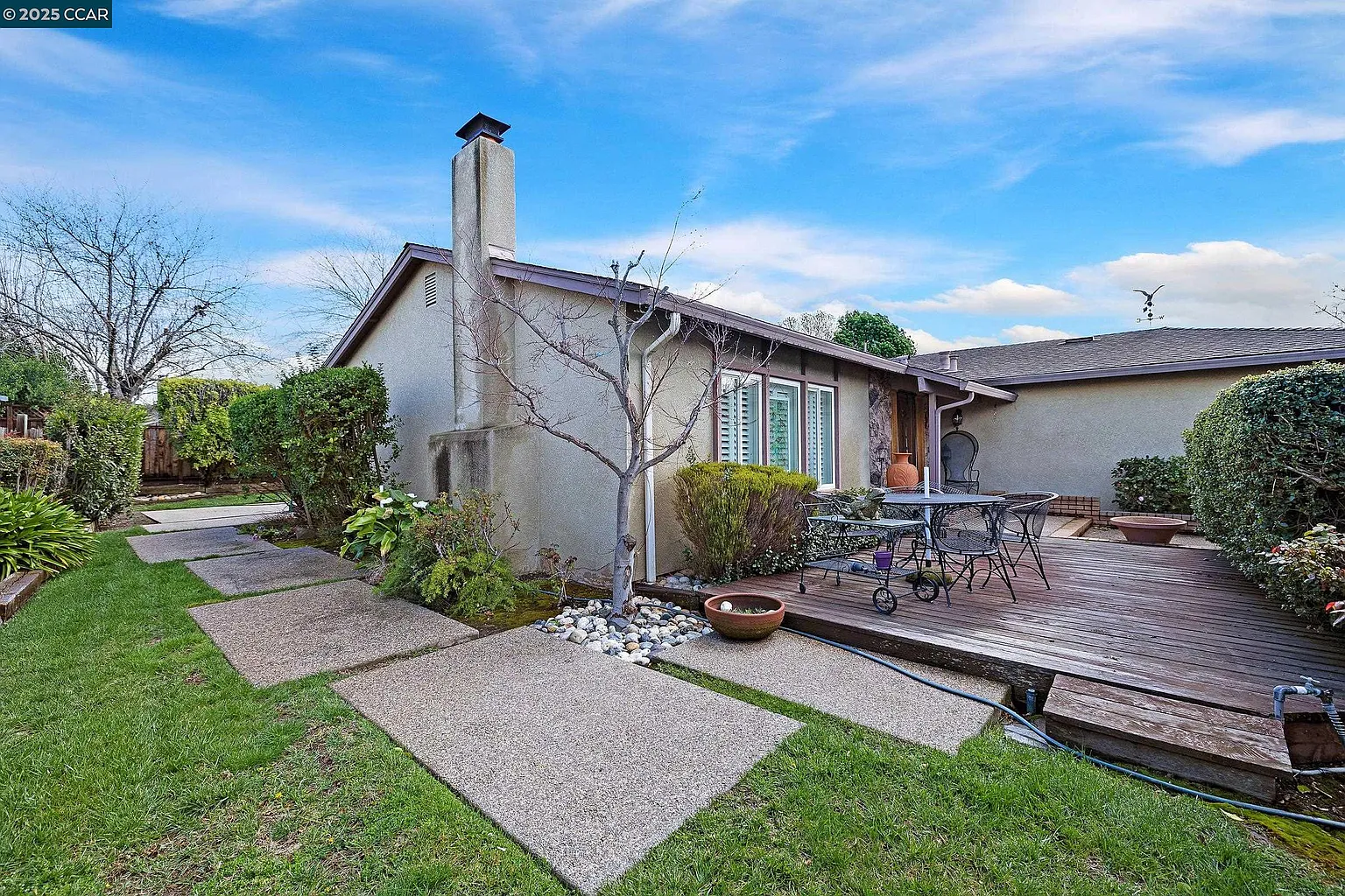 576 Emerald St photo 1
