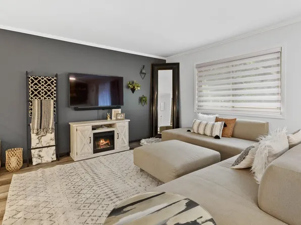 555 Turners Xrds N, Golden Valley, MN 55422