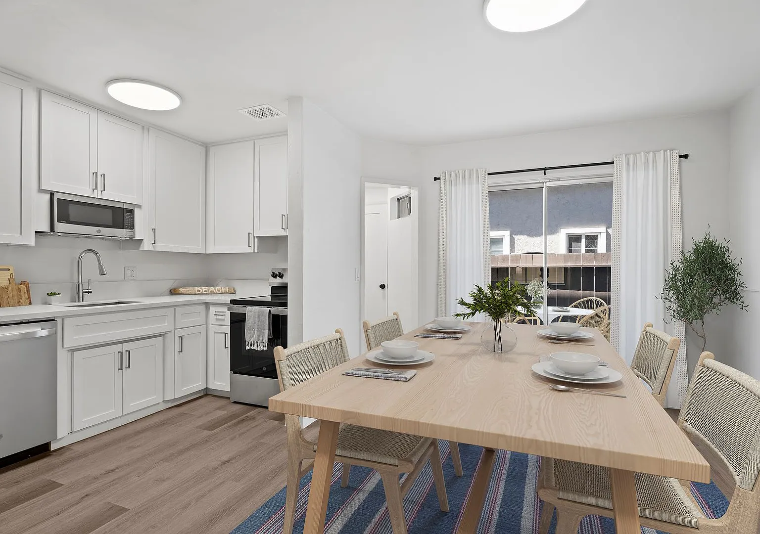 Welcome to 830 E. Coronado Ave. — Photo 2