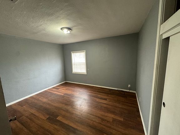 2nd image of 1008 W Dallas Ave