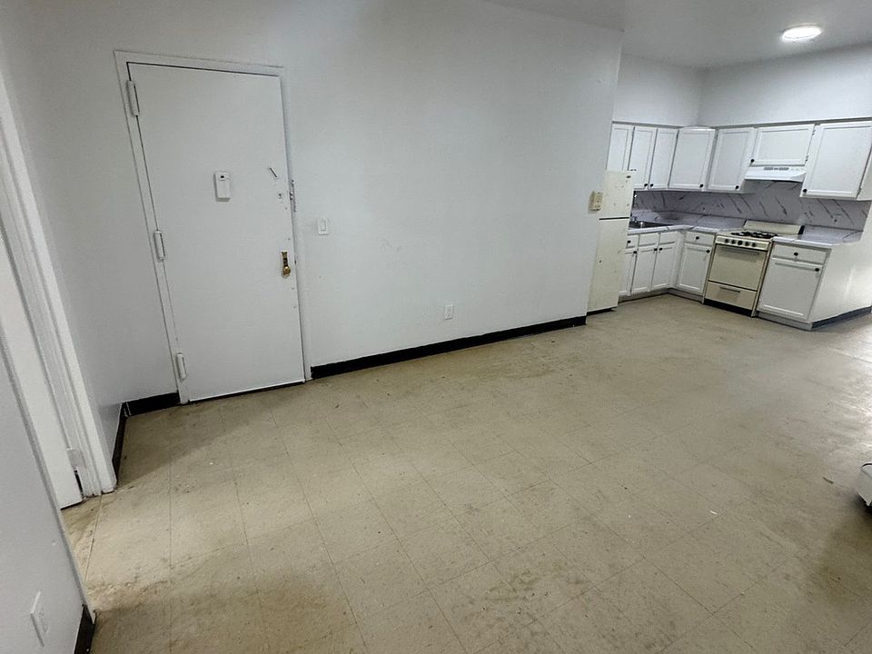 1st image of 142 Orchard St #2R