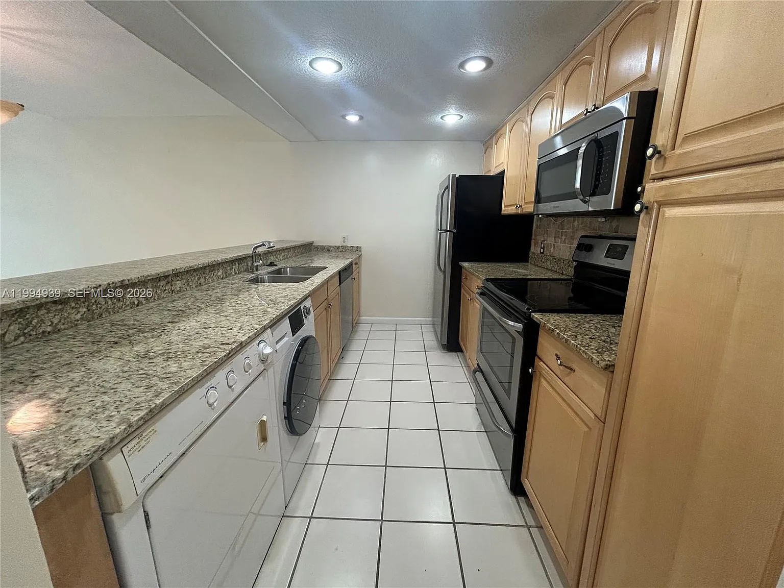 3 bed, 2.5 bath, 1505 sqft, $2,900 — Photo 4
