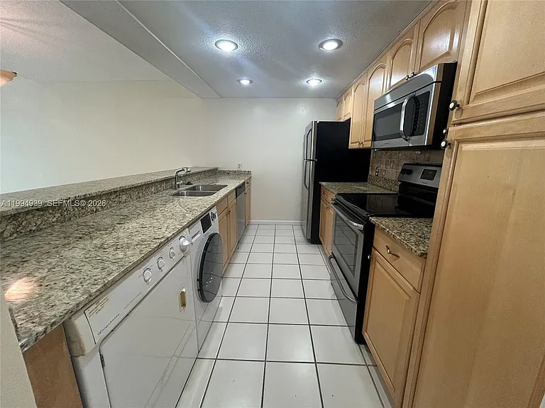 1660 NW 113th Ave — Photo 4