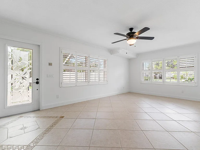 2406 SW Danbury Ln — Photo 8