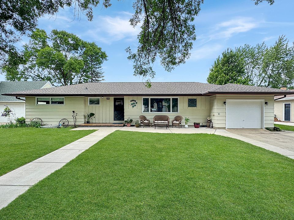 1st image of 3064 Oak Ave