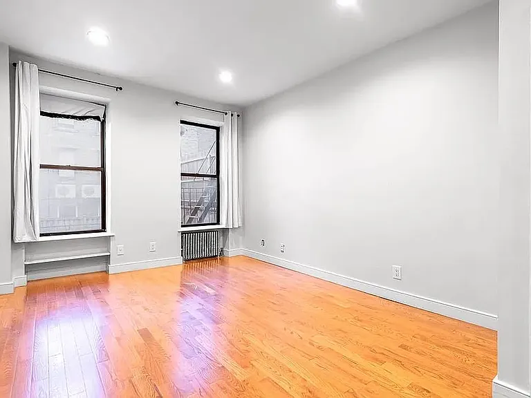 1598 3rd Ave #2B — Photo 5