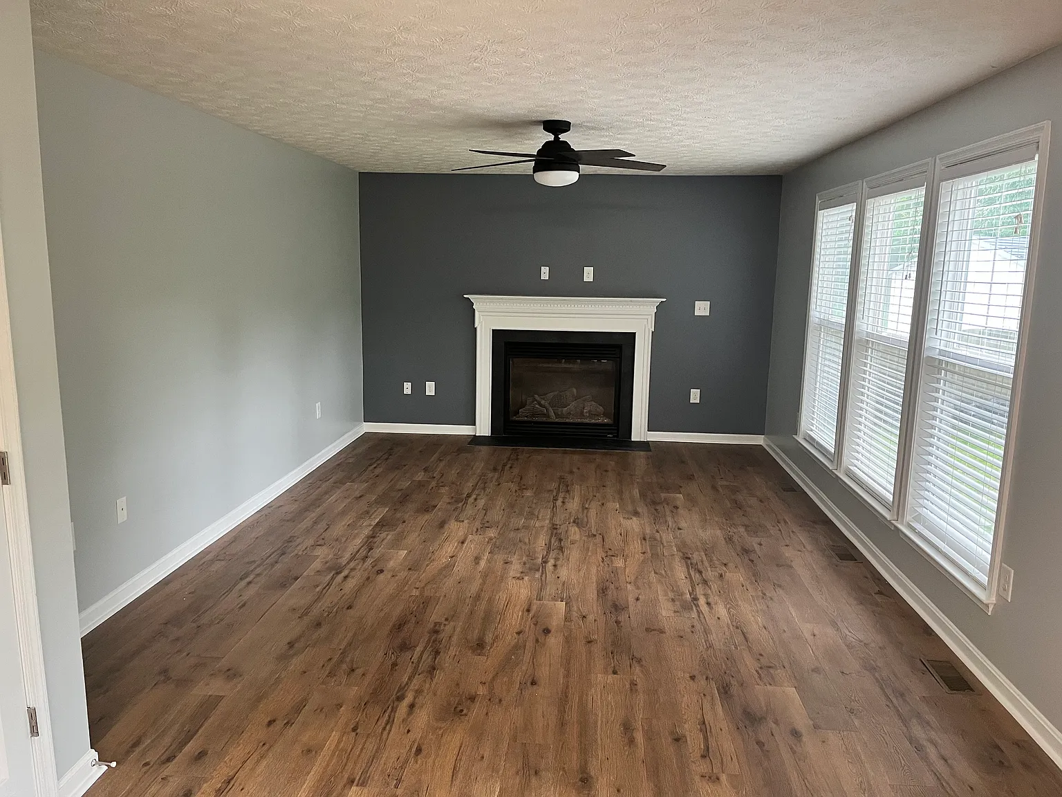 4 bed, 2.5 bath, 2488 sqft, $2,400 — Photo 3