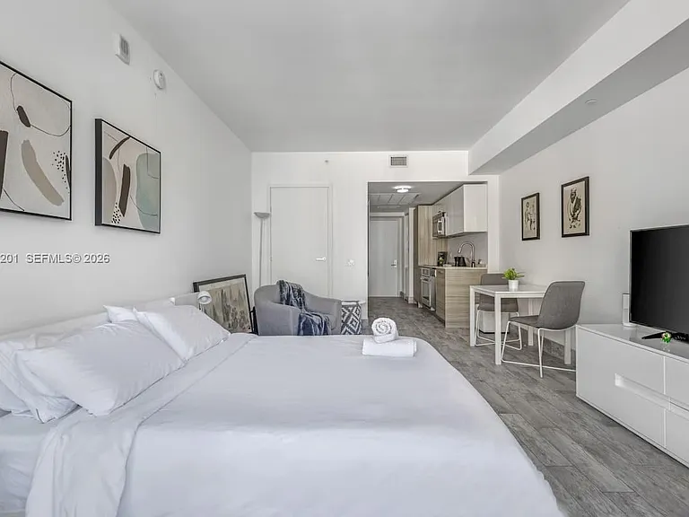 1300 Brickell Bay Dr #2713 — Photo 4