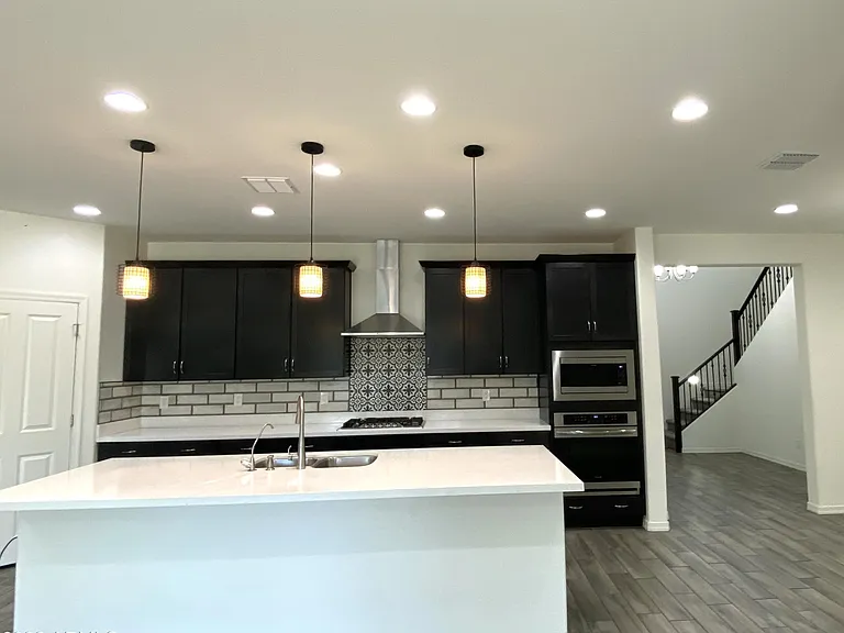 2119 W Betty Elyse Ln — Photo 6