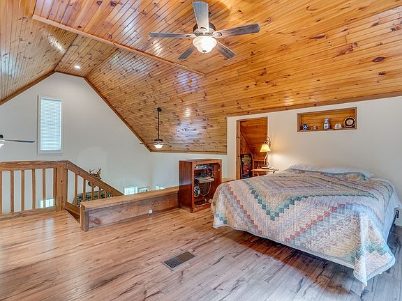 33rd image of 131 Gibson Hollow Rd