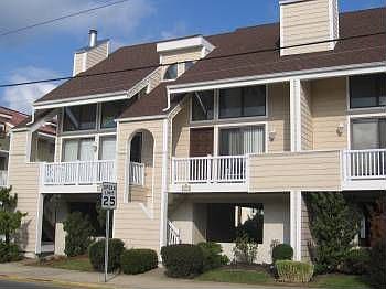 1st image of 413 34th St #2