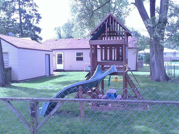 Kids playset can stay