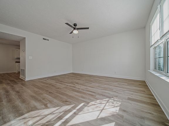 5th image of 522 Crossway Ave