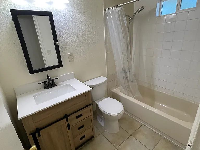 870 W Alameda St — Photo 8