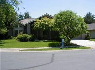 4932 N Riverfront Pl, Garden City, ID 83714