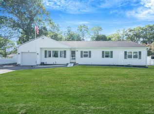 64 Ridgedale Ave, Farmingville, NY 11738