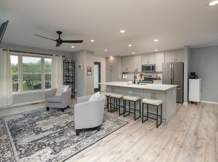 907 Rodeo Dr SE, Pine Island, MN 55963