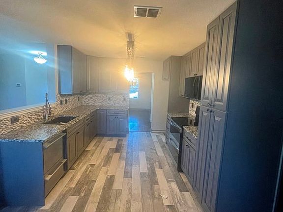 4th image of 3018 Meadow Bluff Dr