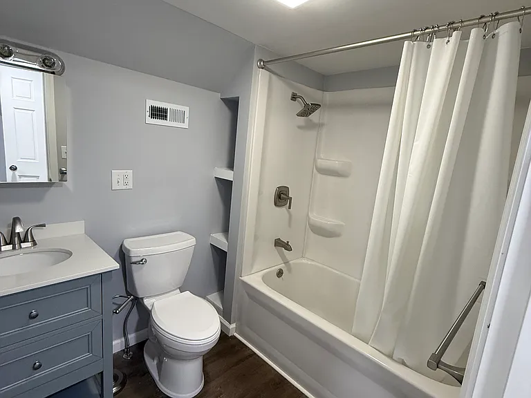 2105 Dewey Ave — Photo 7