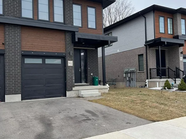 932 Robert Ferrie Dr, Kitchener, ON N2R 0P9
