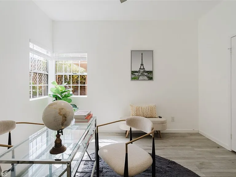 435 E Valencia Ave #105 — Photo 18