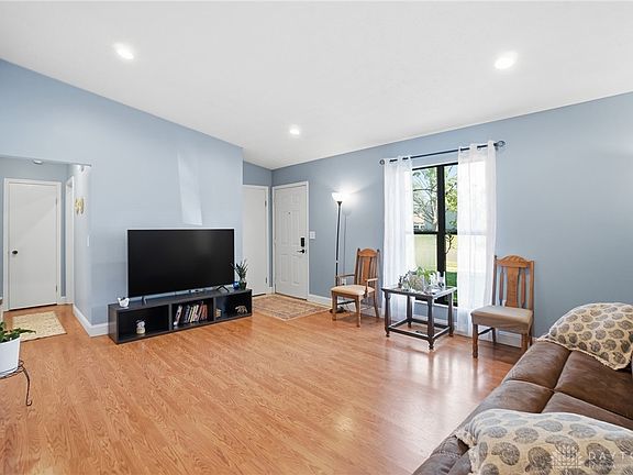 3rd image of 2476 Bradshire Rd