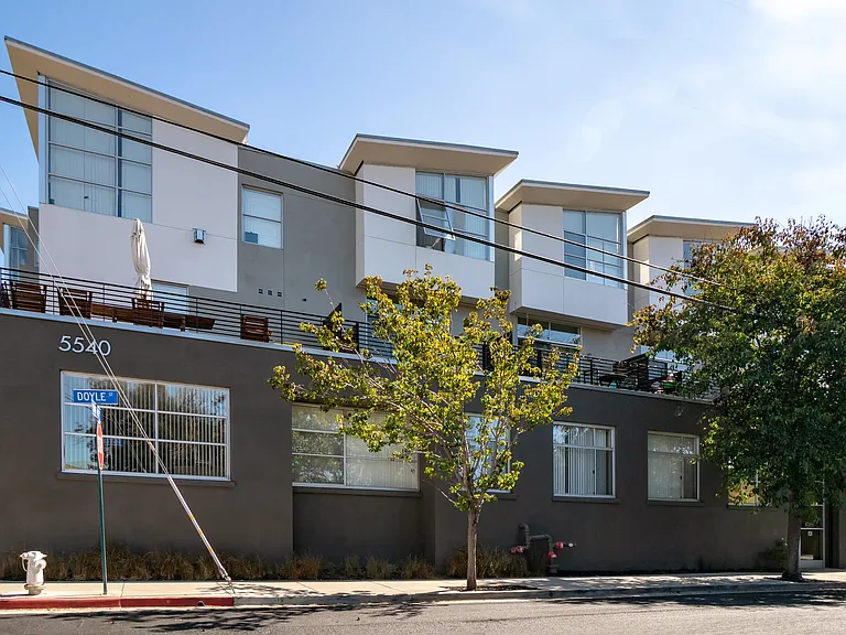 5540 Doyle St — Photo 16