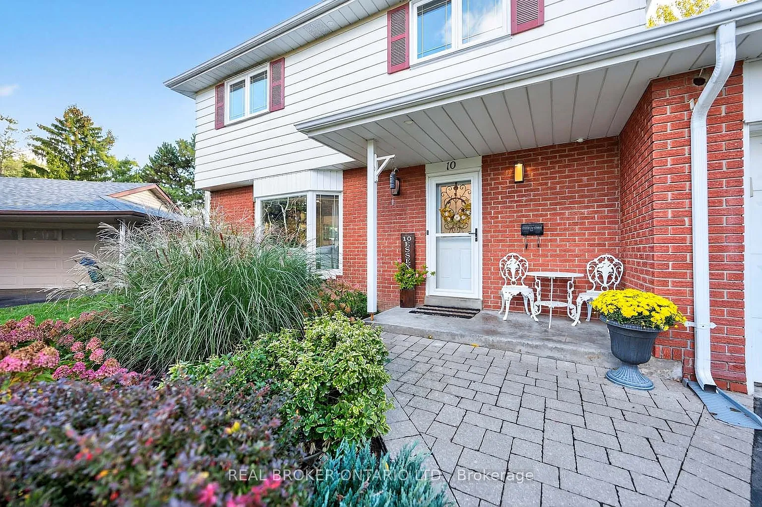 10 Essex Pl photo 1