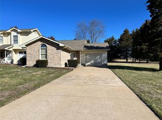 302 Holly Tree Rd, Farmington, MO 63640
