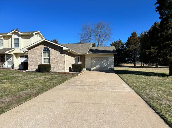 302 Holly Tree Rd, Farmington, MO 63640