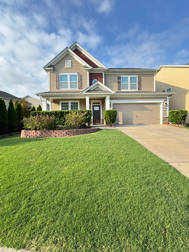 4 bed, 3194 sqft, $2,995 — Photo 1