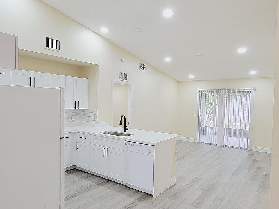 1st image of 7915 Blairwood Circle S