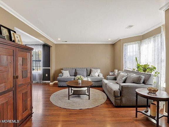 4th image of 90 Evesboro Lane