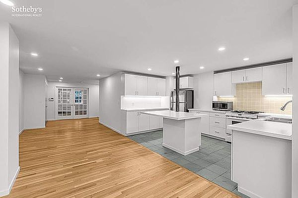 1st image of 3 Saint Lukes Pl