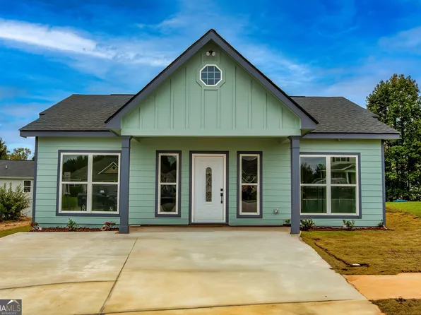 414 Foot Log Ln, Hogansville, GA 30230