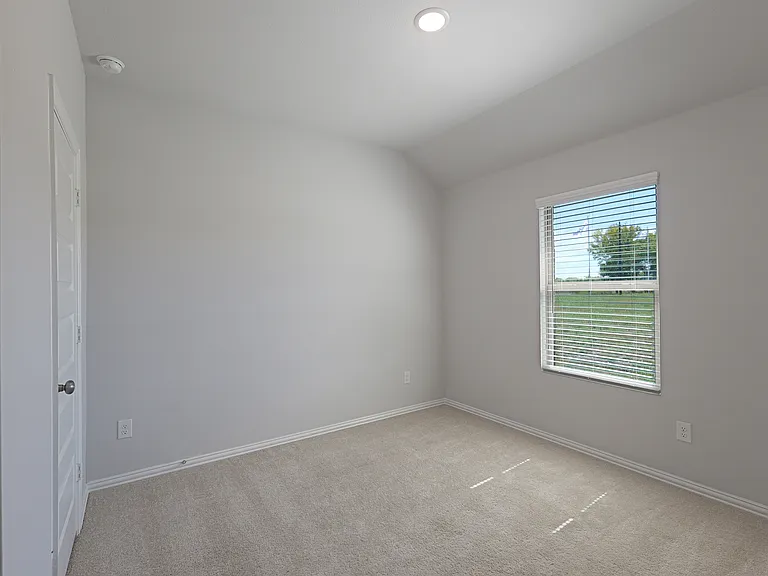 1919 Rolling Ridge Dr — Photo 5