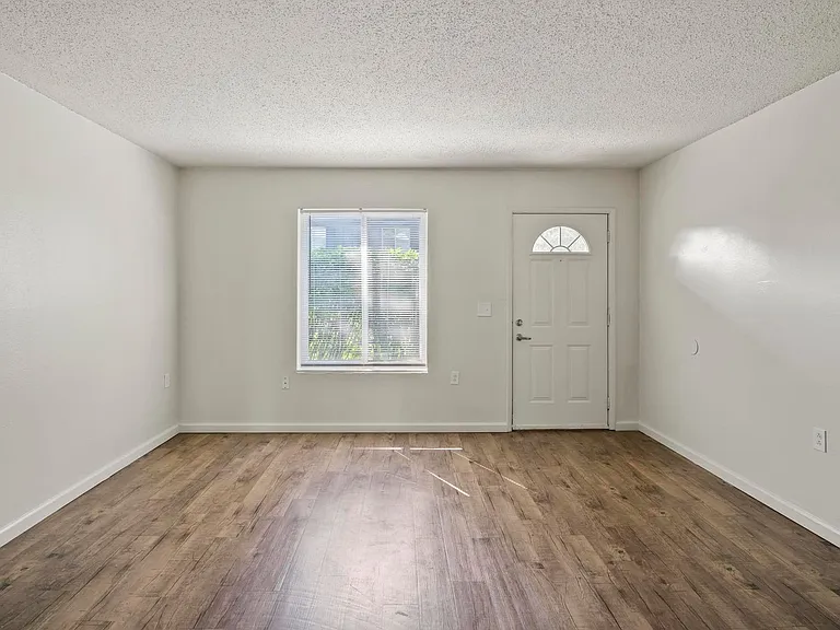 Westport Crossing Apartments — Photo 86